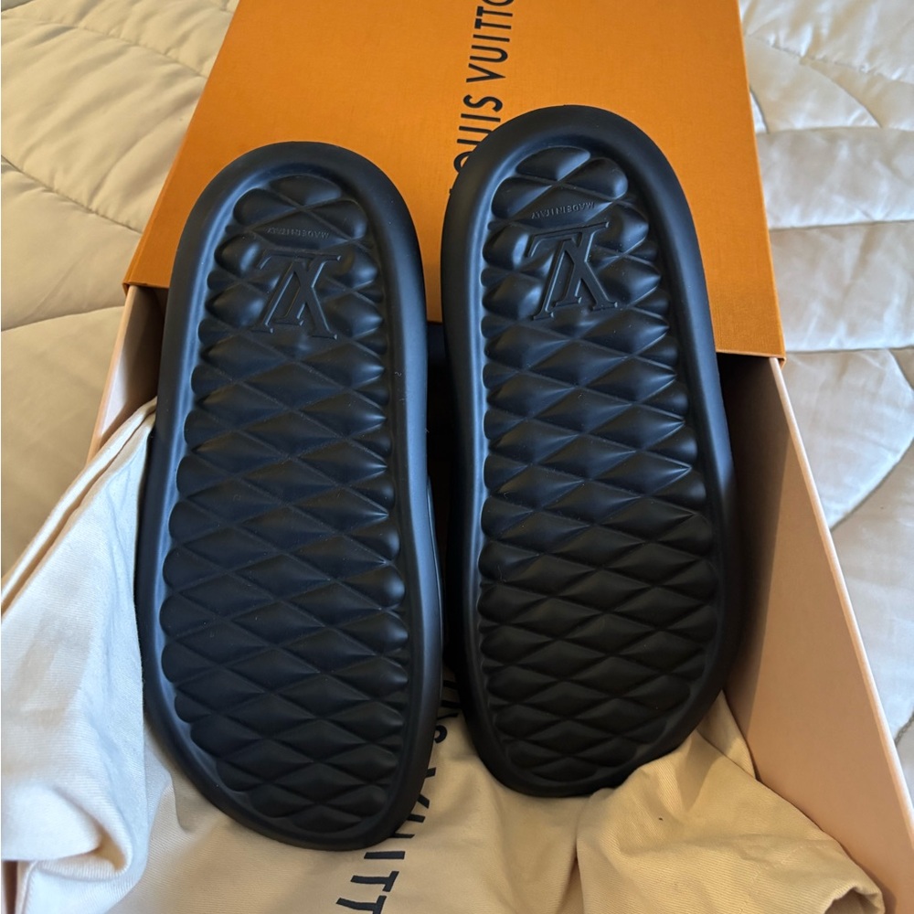 Louis Vuitton Embossed Black Waterfront Mule (Men’s 7) - Picture 6 of 11